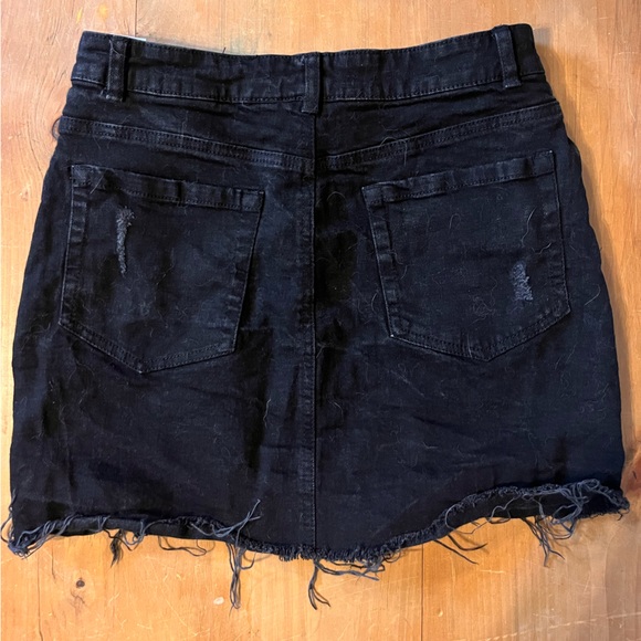 Black distressed jean skirt - Picture 2 of 2